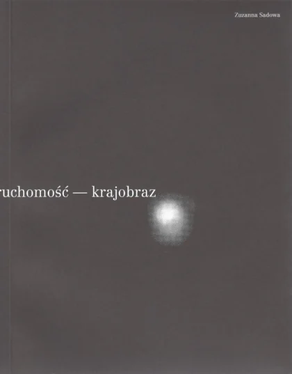 Na czarnym tle, pośrodku znajduje się biała plamka przypominająca światło reflektora oraz tytuł publikacji