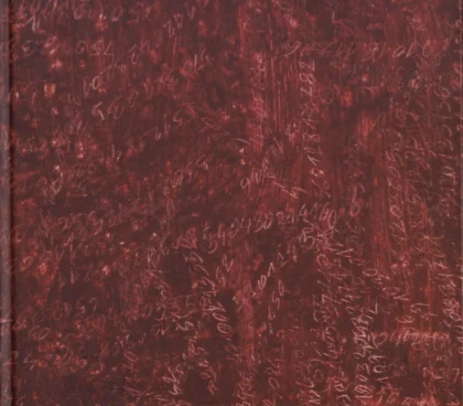 Okładka w bordowym kolorze wypełniona niewyraźnymi odręcznymi zapiskami