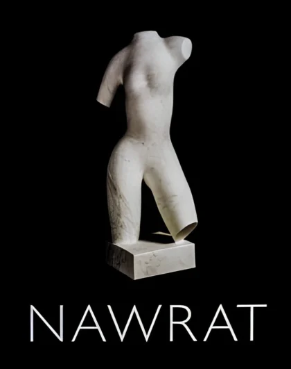 Na czarnej okładce widnieje rzeźba oraz tytuł publikacji