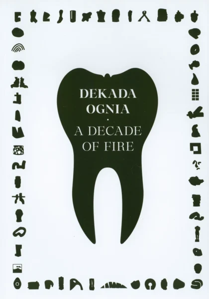 Na białym tle otoczonym dookoła czarnymi elementami znajduje się czarny ząb, na którym umieszczono biały napis z tytułem publikacji