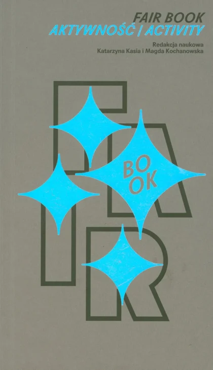 Na szarym tle widoczny jest kontur liter FAIR oraz błękitne gwiazdy