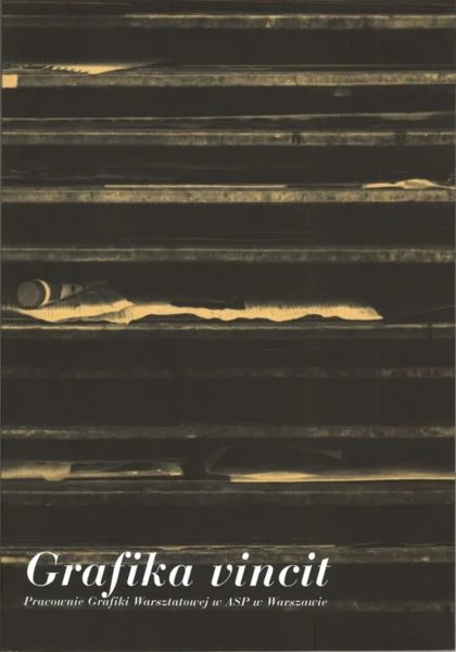 Na okładce widać zarówno puste jak i wypełnione półki w odcieniu sepii