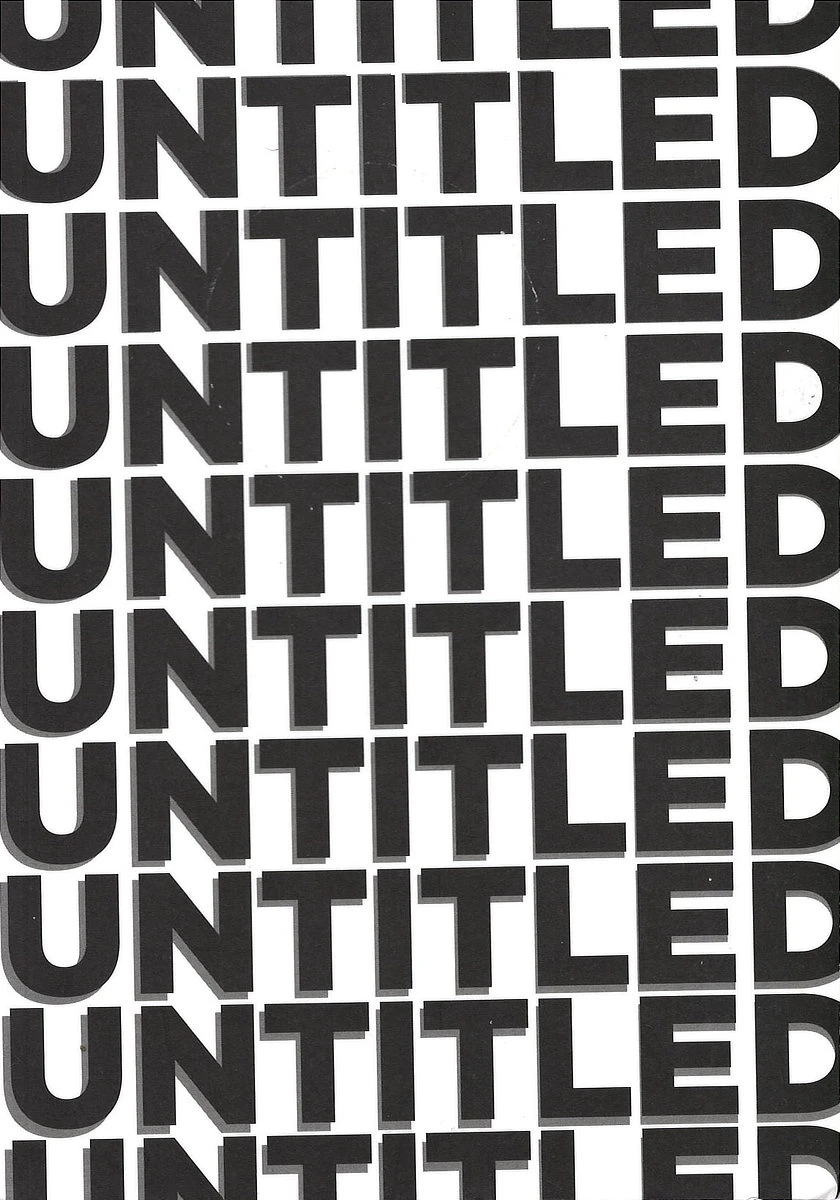 Na białym tle powtarza się czarną czcionką słowo 'Untitled'